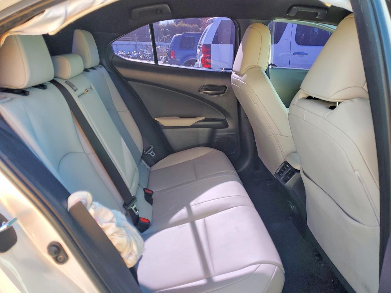 2022 LEXUS UX 250H BASE photo 10