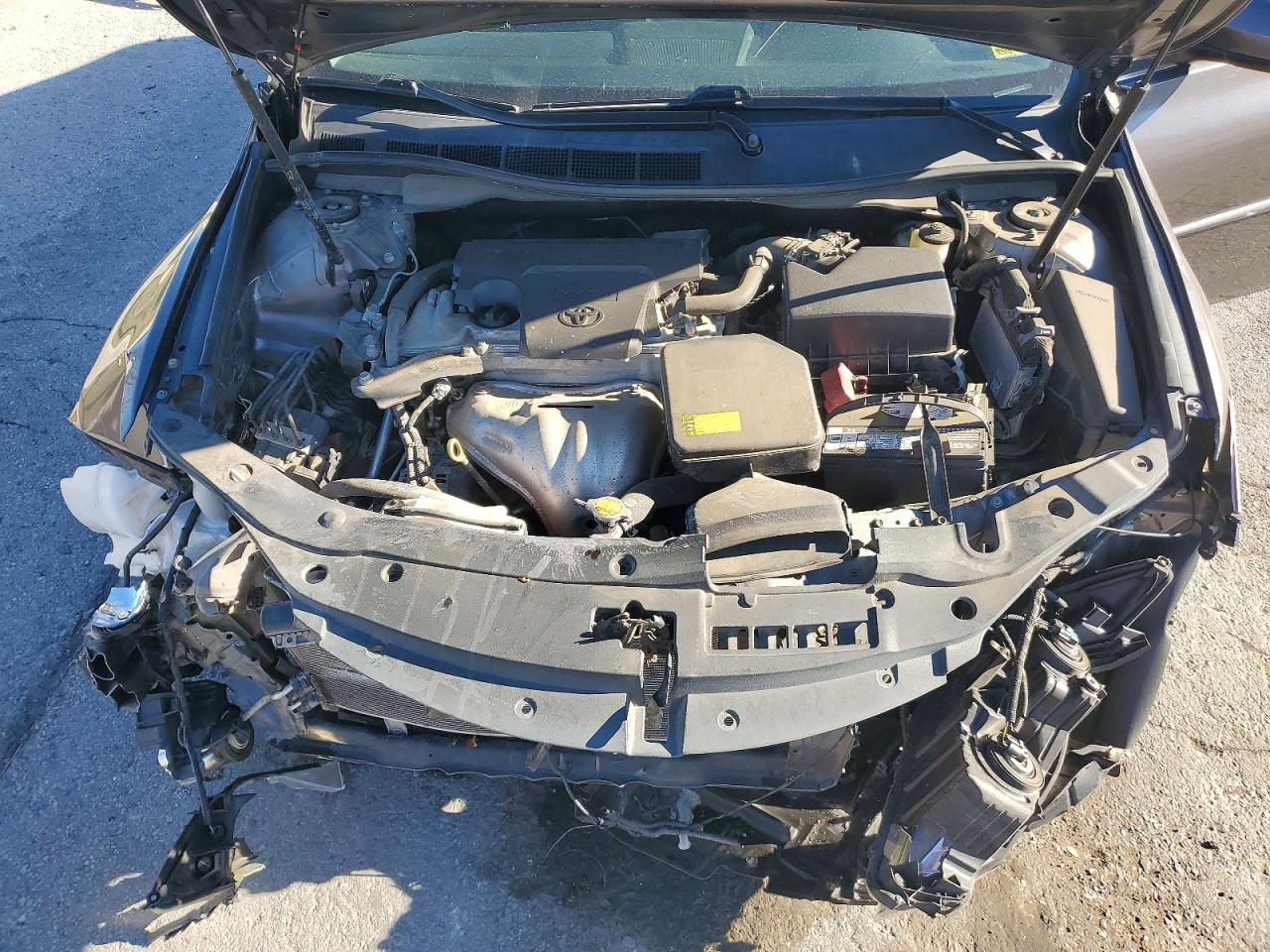 2015 TOYOTA CAMRY LE photo 31