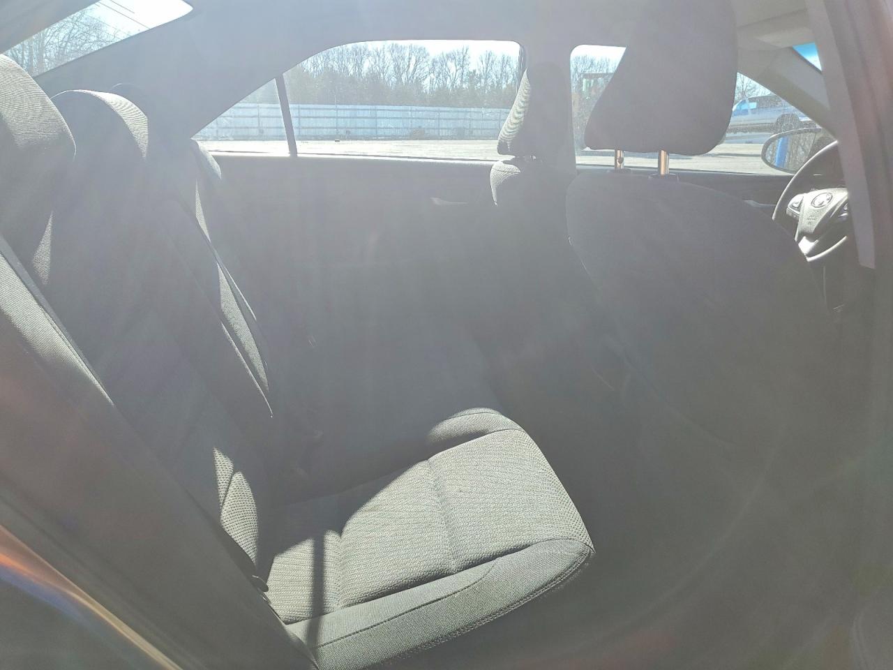 2015 TOYOTA CAMRY LE photo 28