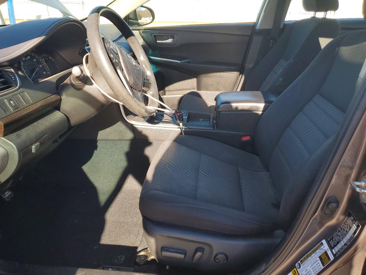 2015 TOYOTA CAMRY LE photo 19