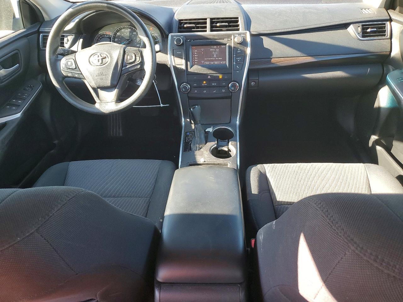 2015 TOYOTA CAMRY LE photo 22