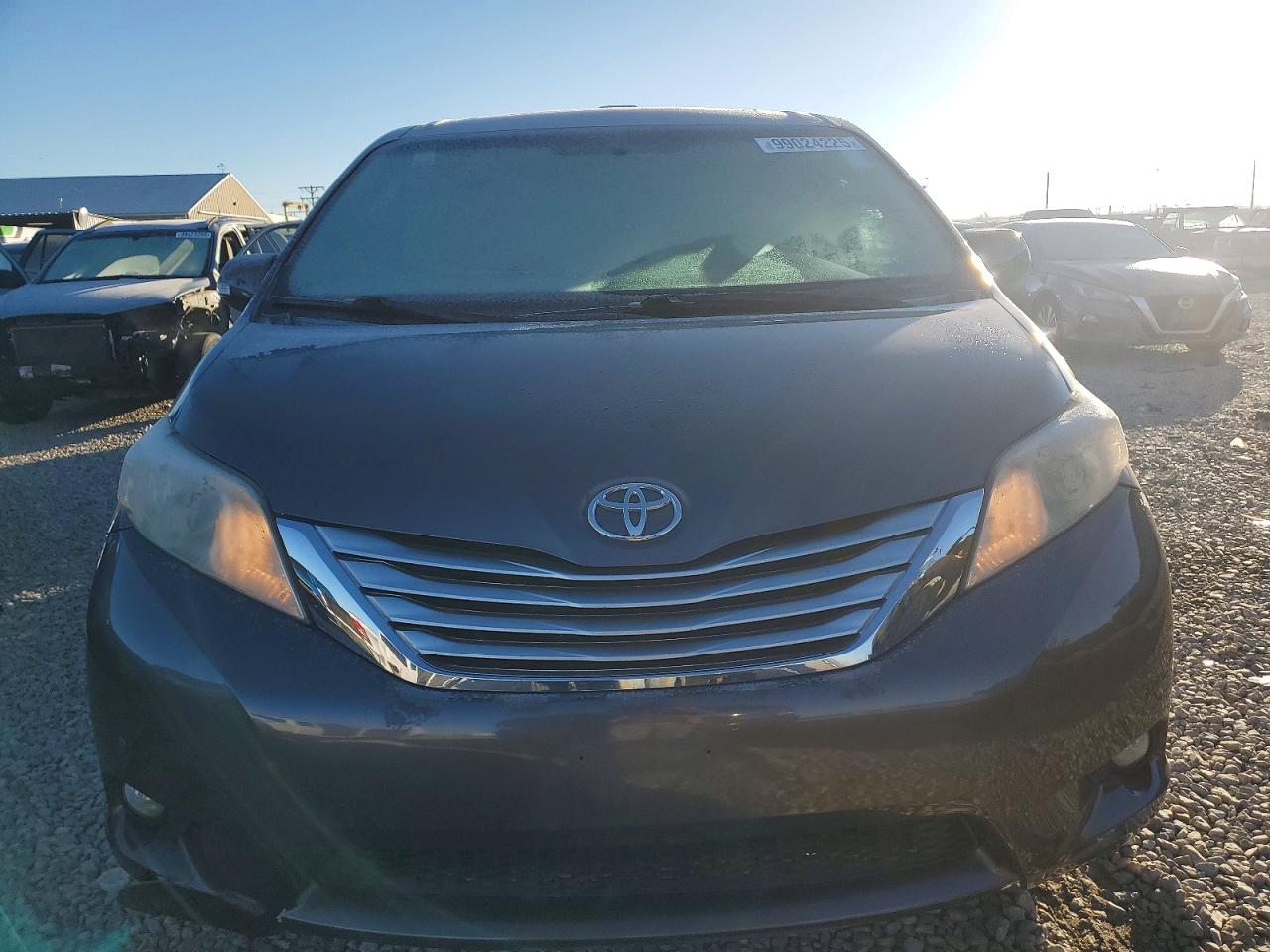 2013 TOYOTA SIENNA XLE photo 9