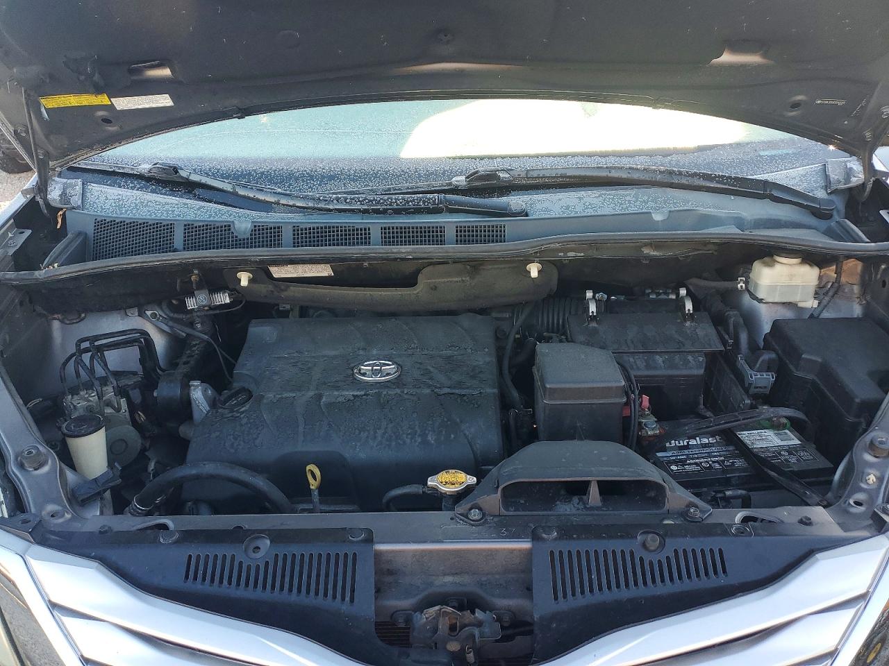 2013 TOYOTA SIENNA XLE photo 23