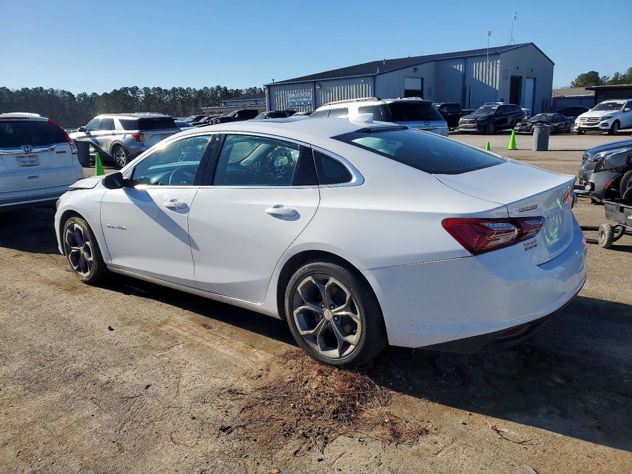 2021 CHEVROLET MALIBU LT photo 2