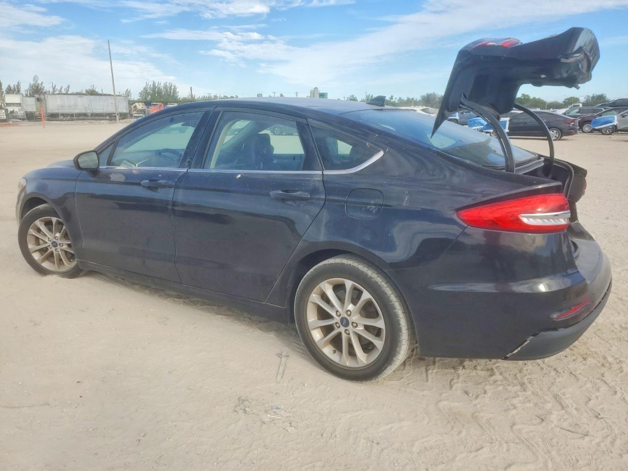 2020 FORD FUSION SE photo 2