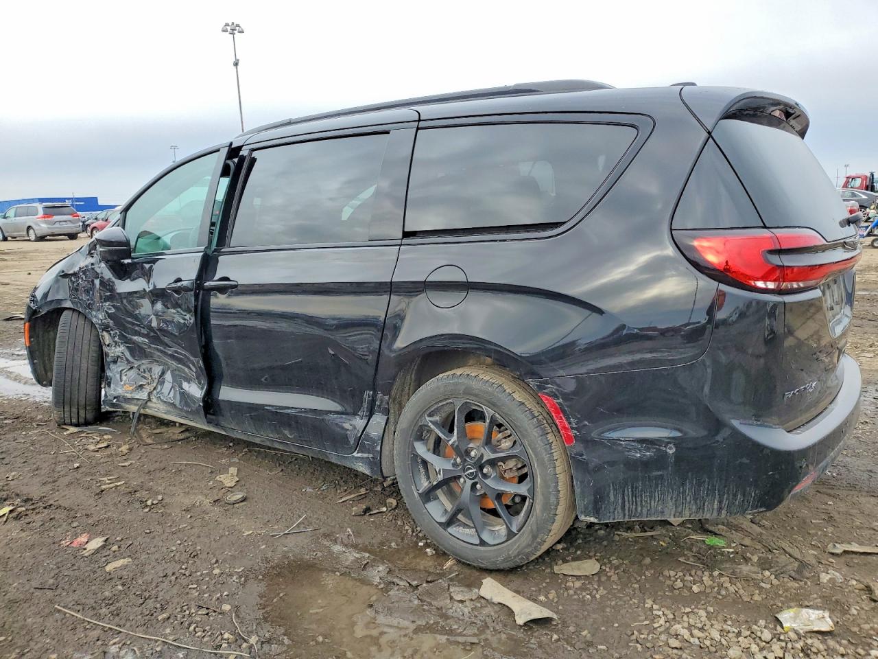 2024 CHRYSLER PACIFICA TOURING L photo 3