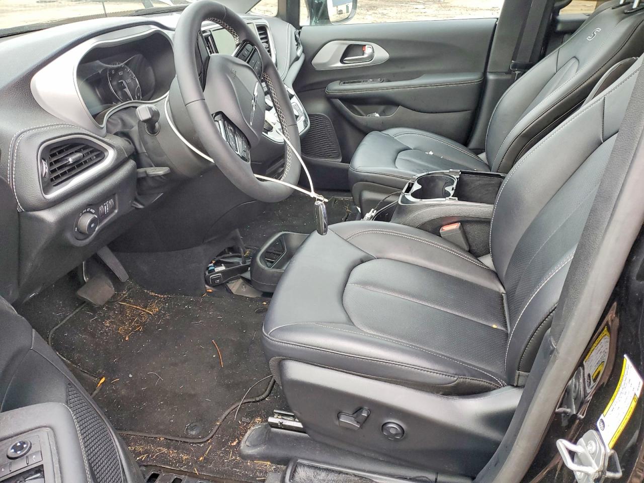 2024 CHRYSLER PACIFICA TOURING L photo 13