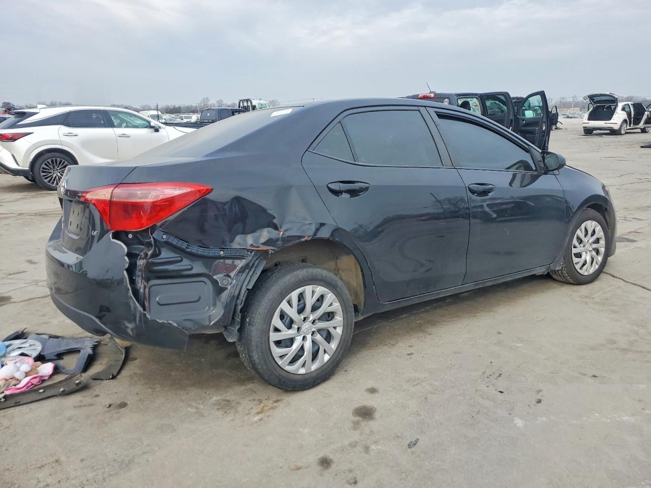 2017 TOYOTA COROLLA L photo 5
