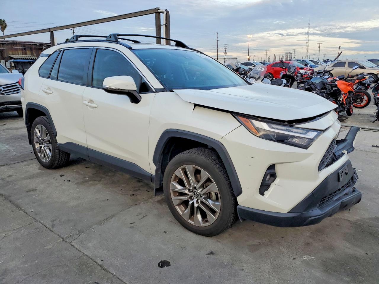 2022 TOYOTA RAV4 XLE PREMIUM photo 4