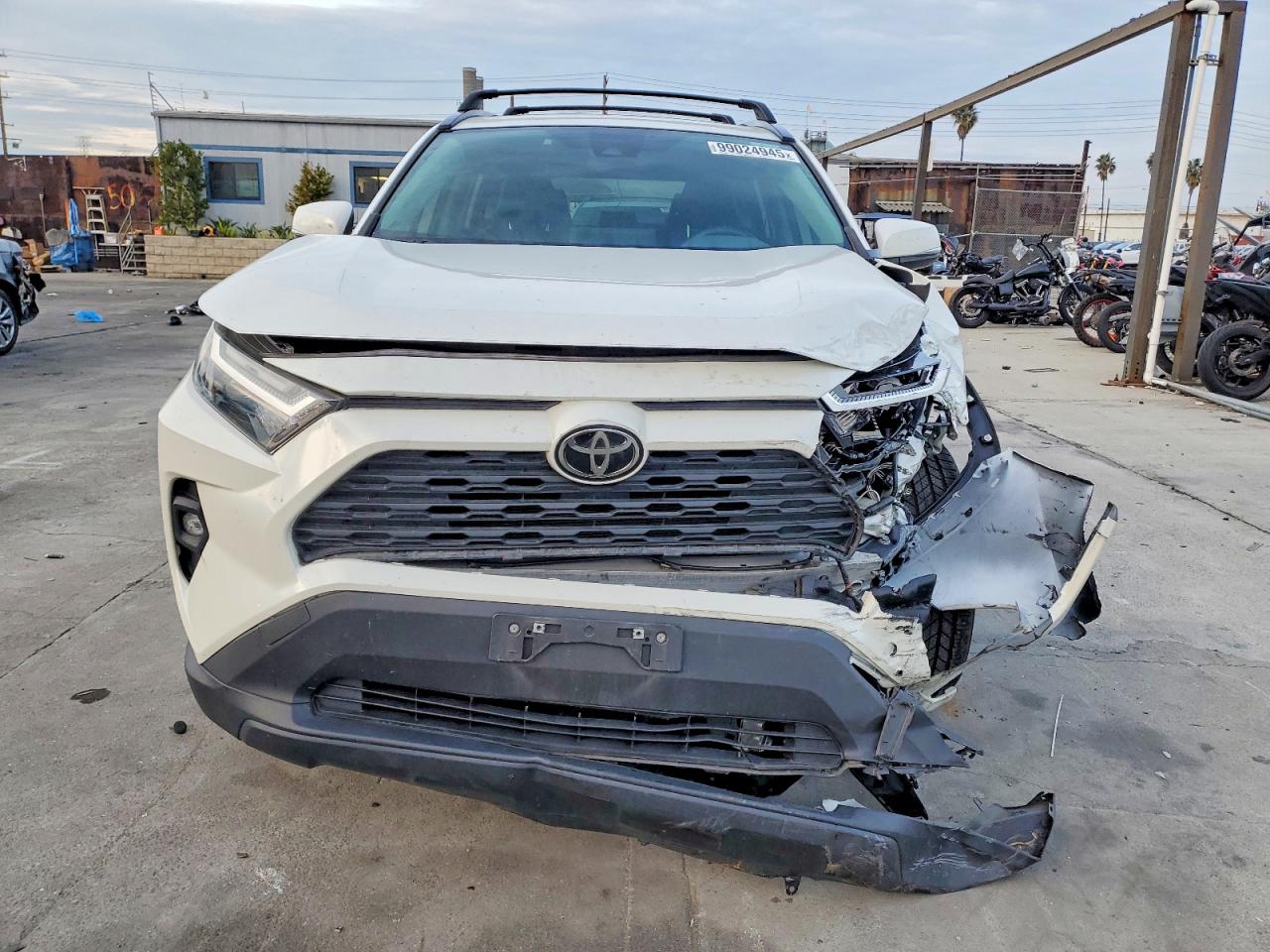 2022 TOYOTA RAV4 XLE PREMIUM photo 5