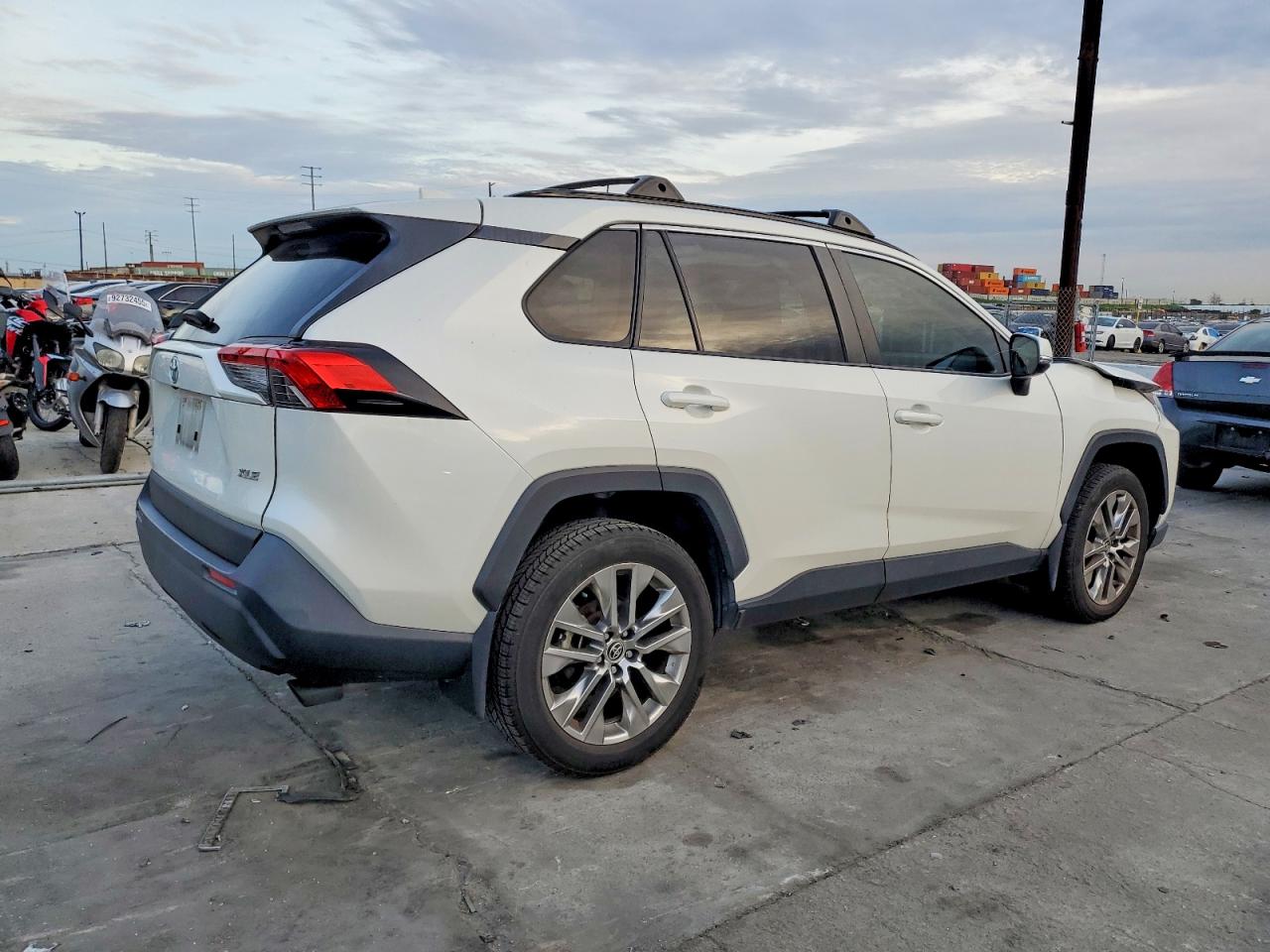 2022 TOYOTA RAV4 XLE PREMIUM photo 3
