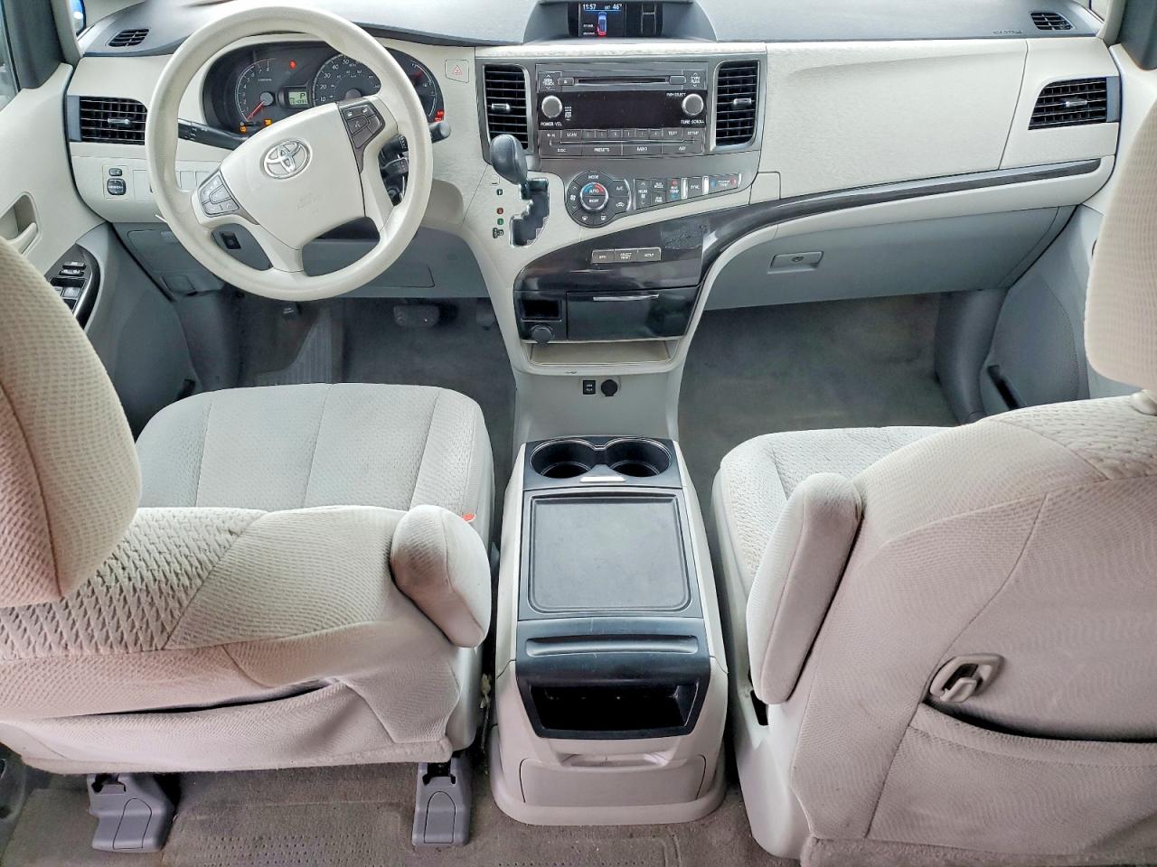 2014 TOYOTA SIENNA LE photo 8