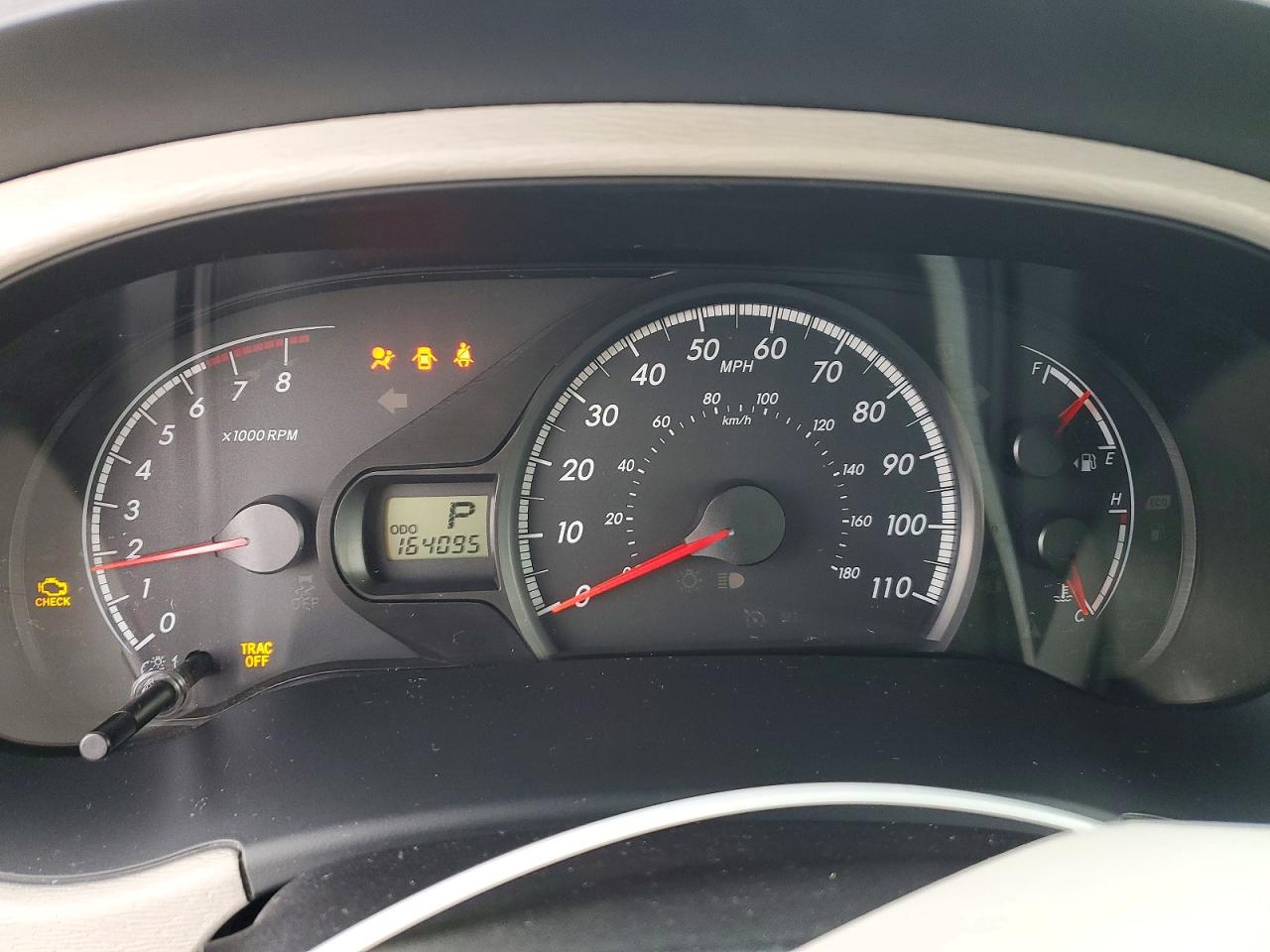 2014 TOYOTA SIENNA LE photo 9