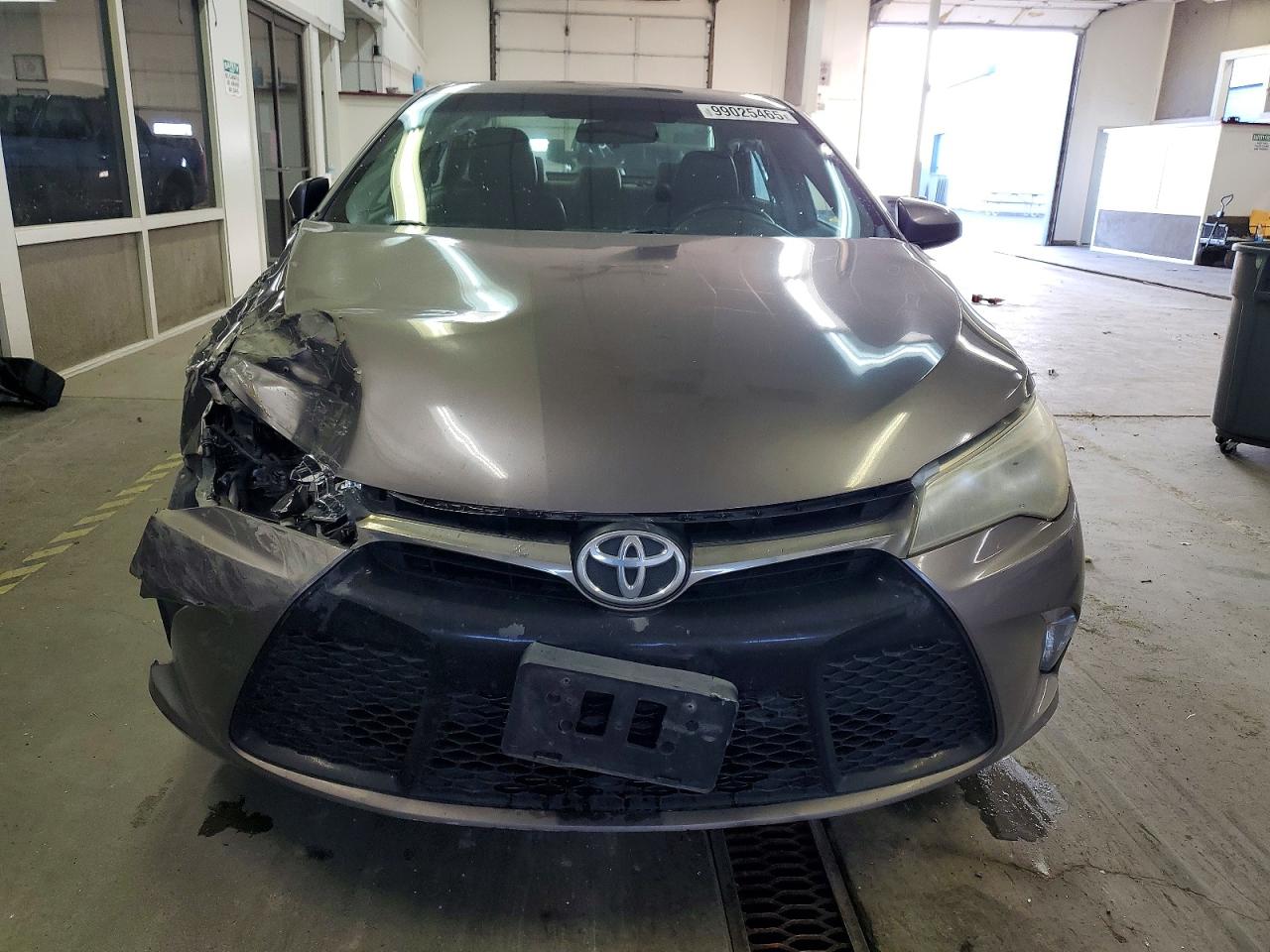 2015 TOYOTA CAMRY LE photo 9