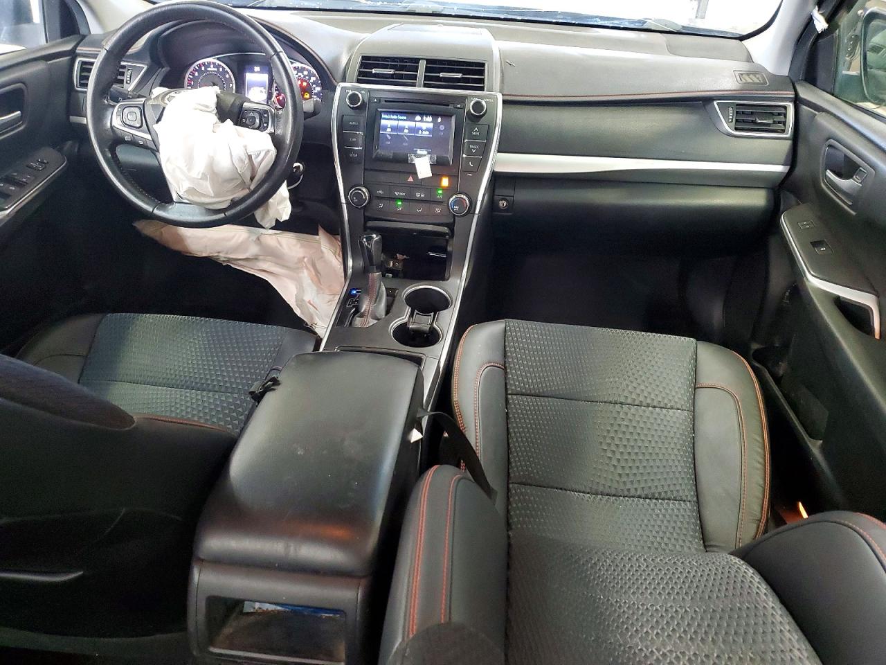 2015 TOYOTA CAMRY LE photo 15