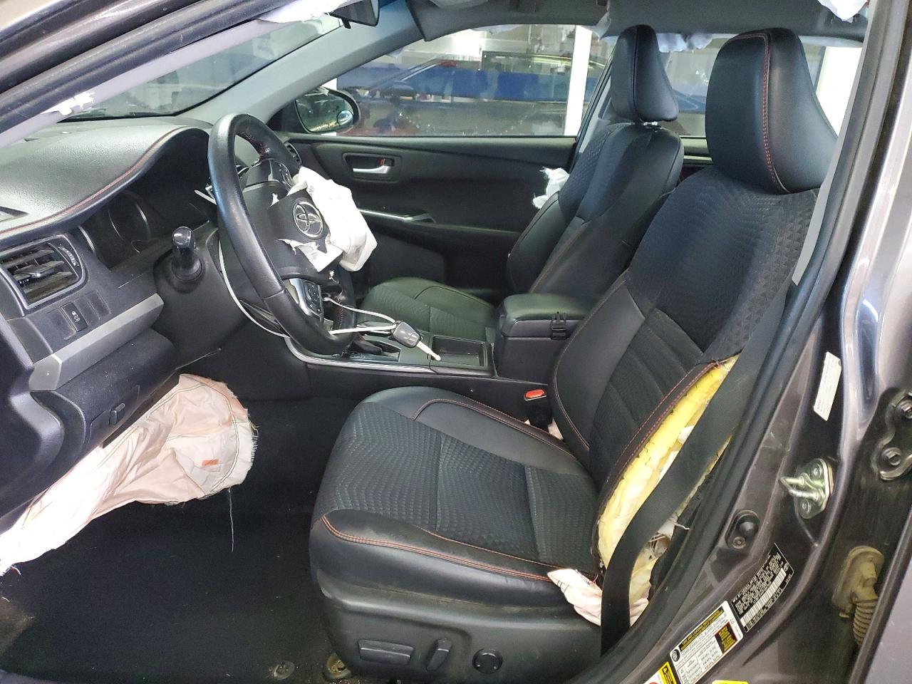2015 TOYOTA CAMRY LE photo 13