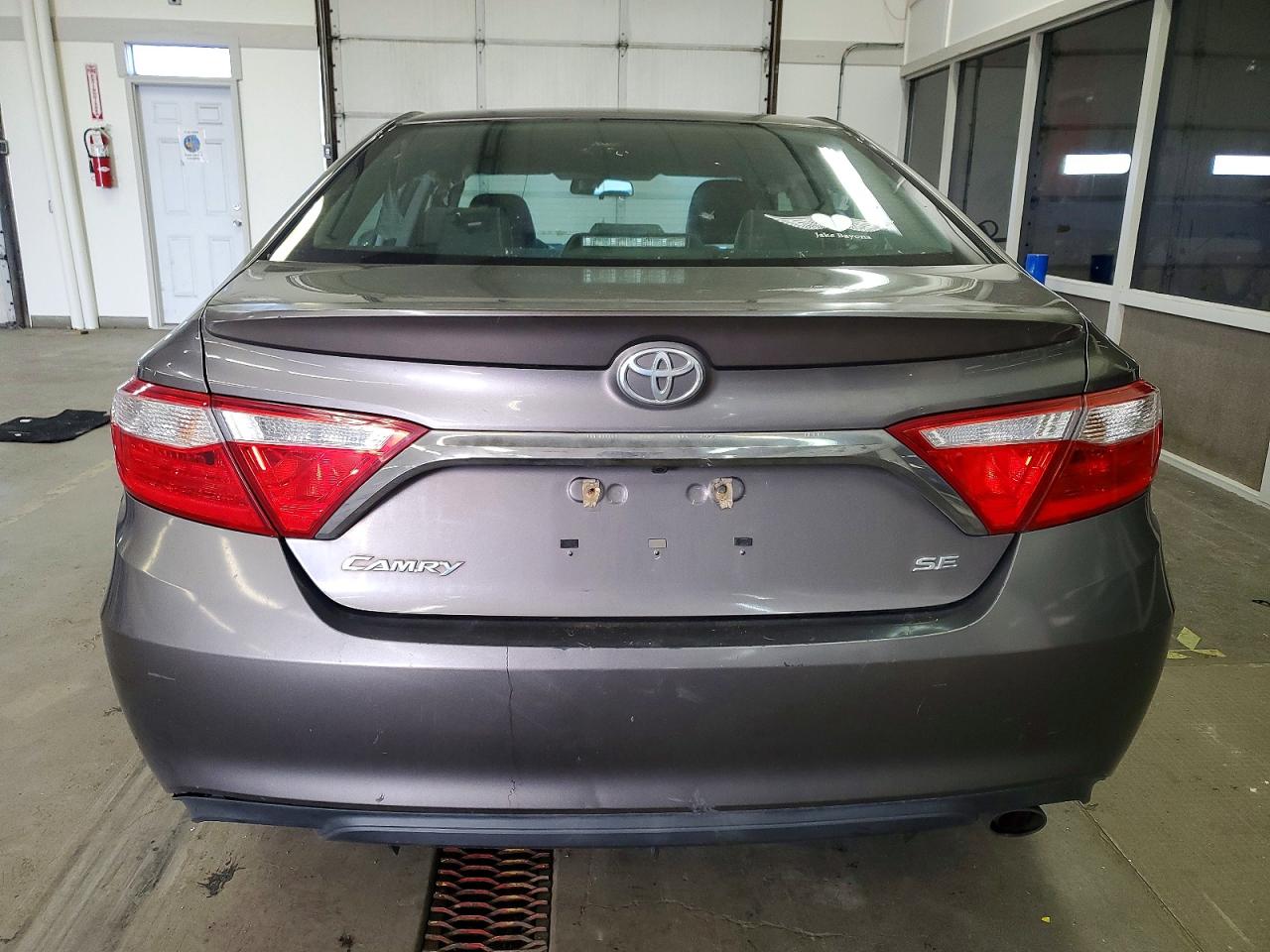 2015 TOYOTA CAMRY LE photo 11