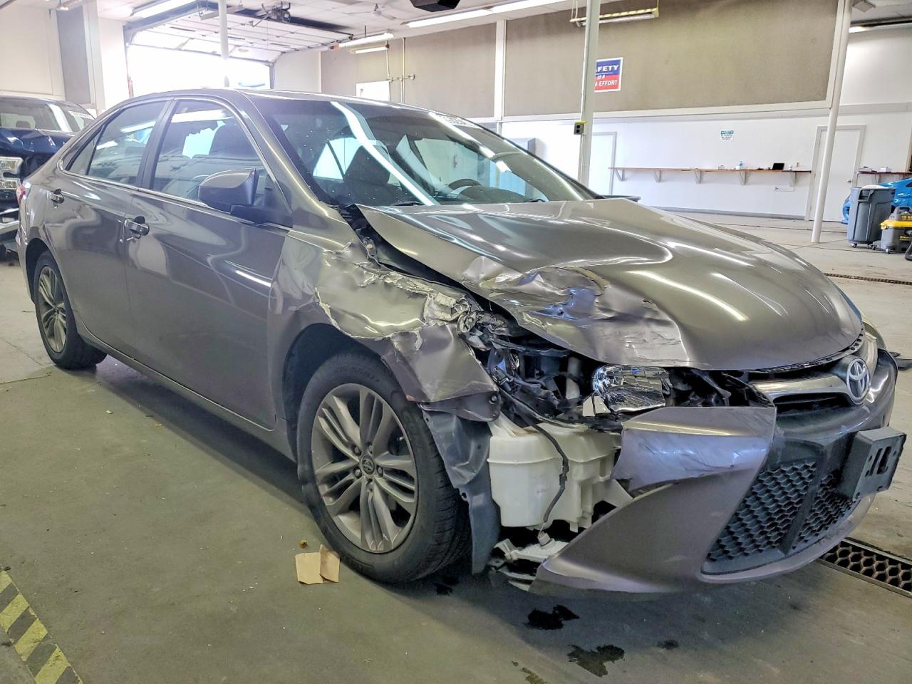 2015 TOYOTA CAMRY LE photo 7