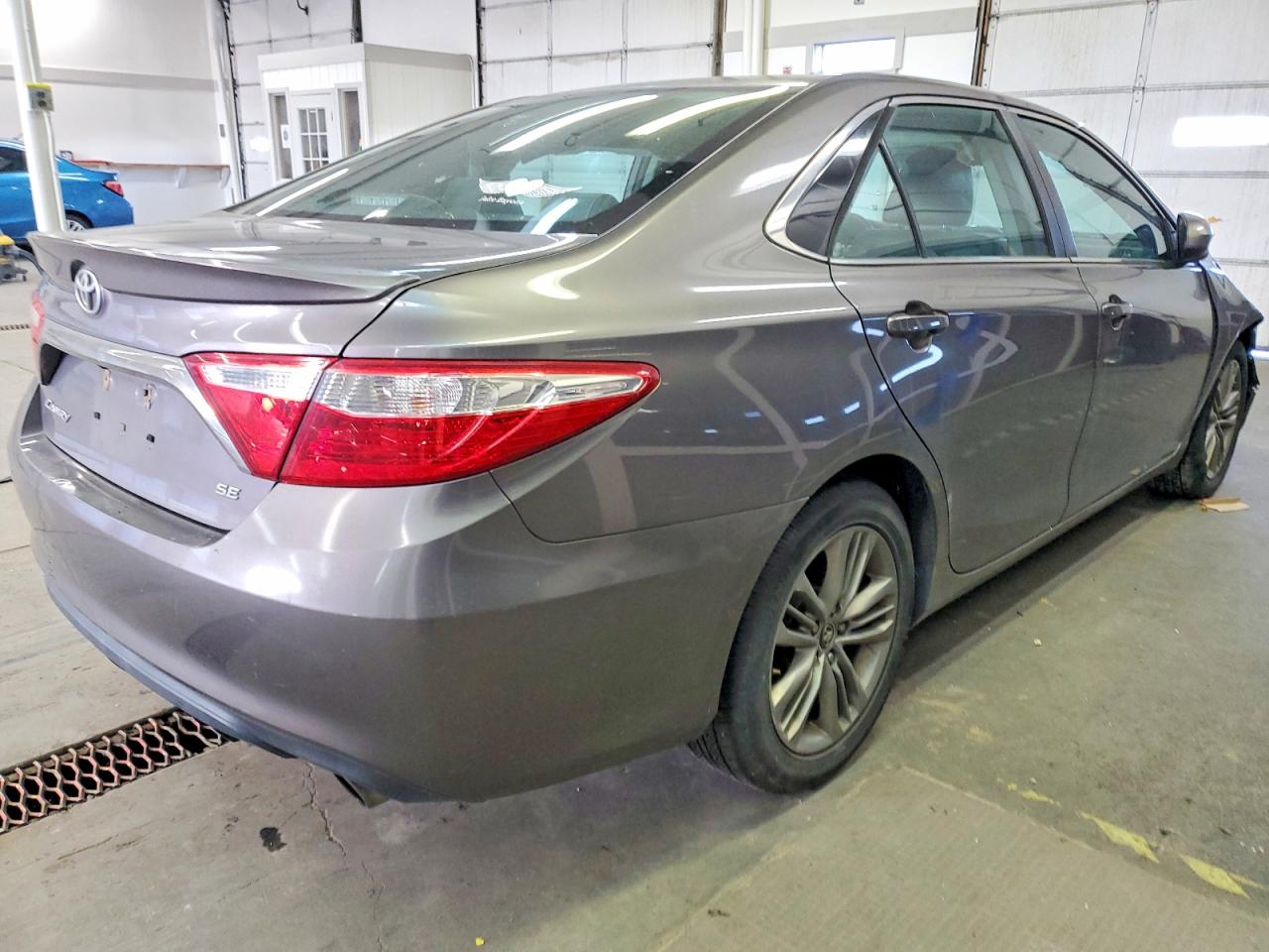 2015 TOYOTA CAMRY LE photo 5