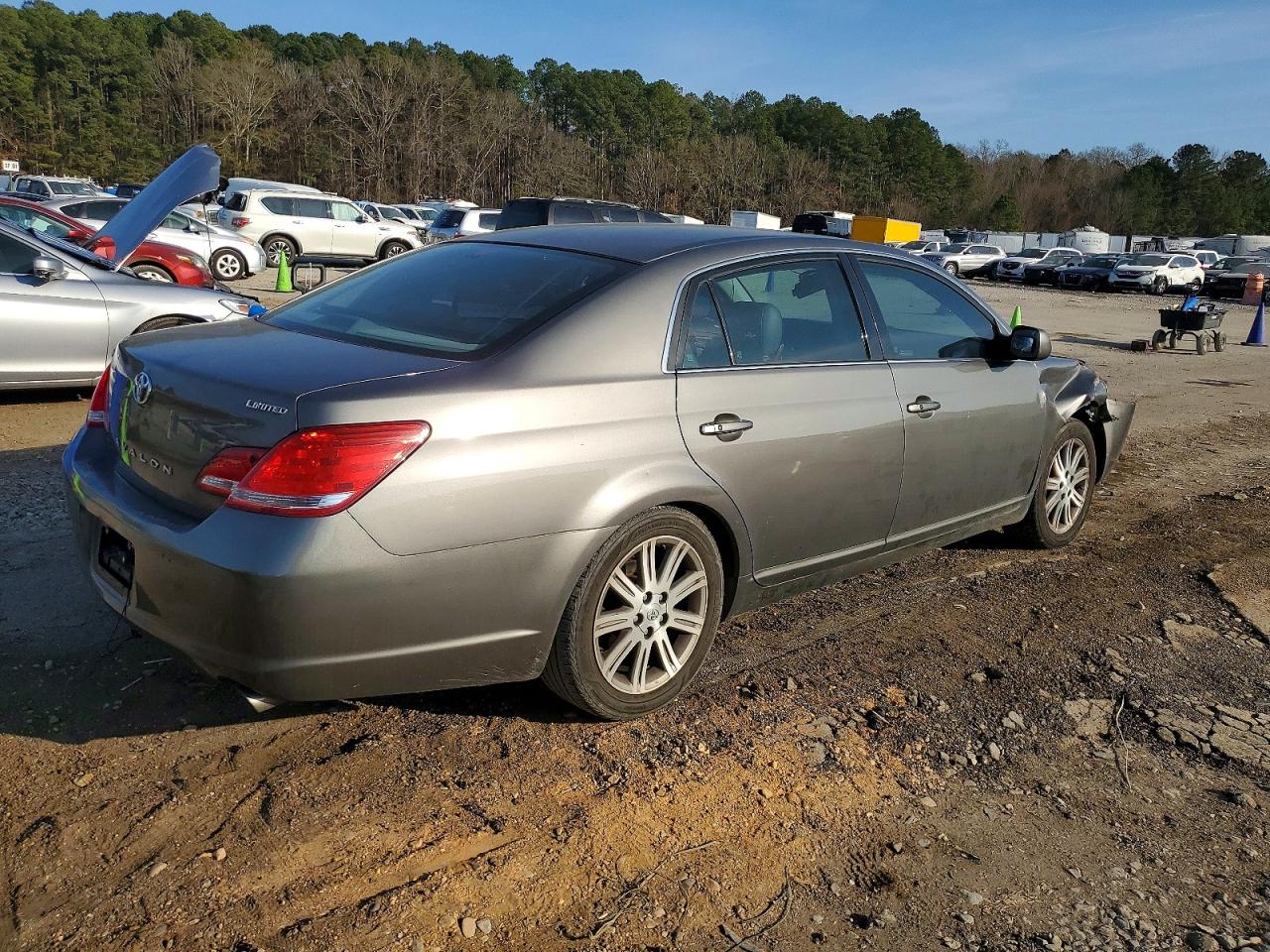 2005 TOYOTA AVALON XL photo 3