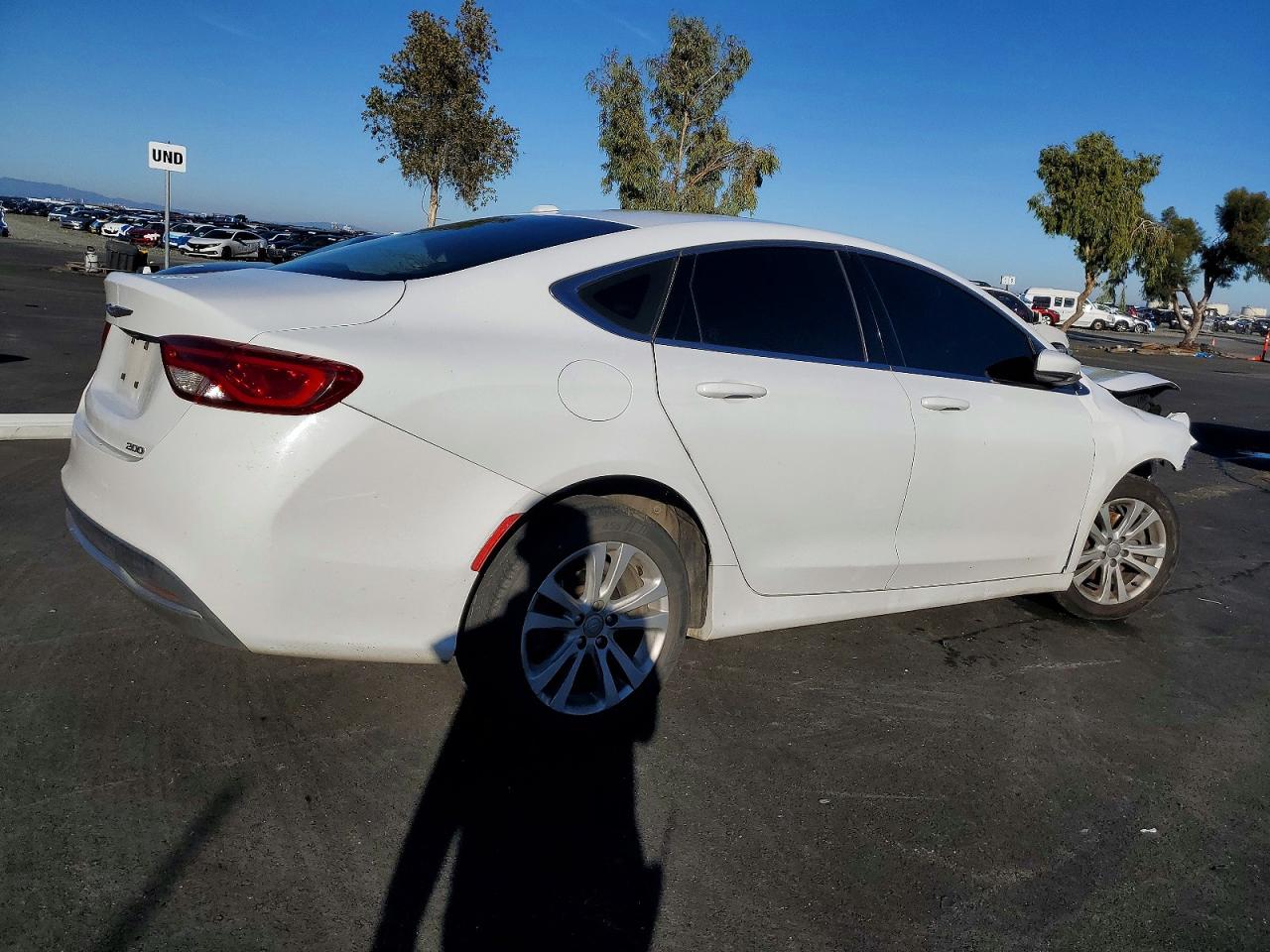 2015 CHRYSLER 200 LIMITED photo 3