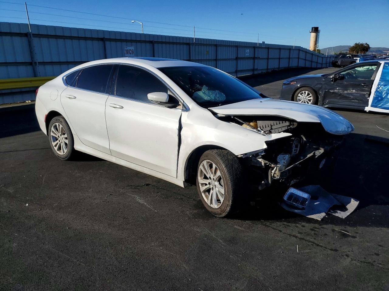2015 CHRYSLER 200 LIMITED photo 4