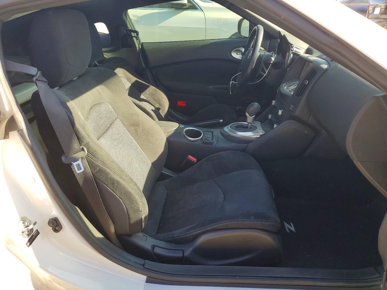 2017 NISSAN 370Z BASE photo 10