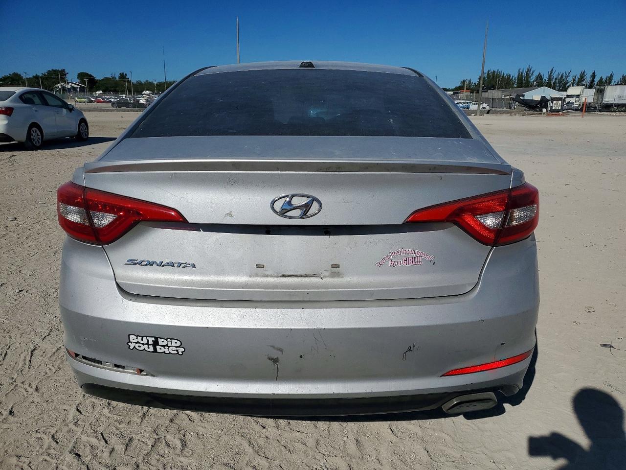 2015 HYUNDAI SONATA SE photo 11