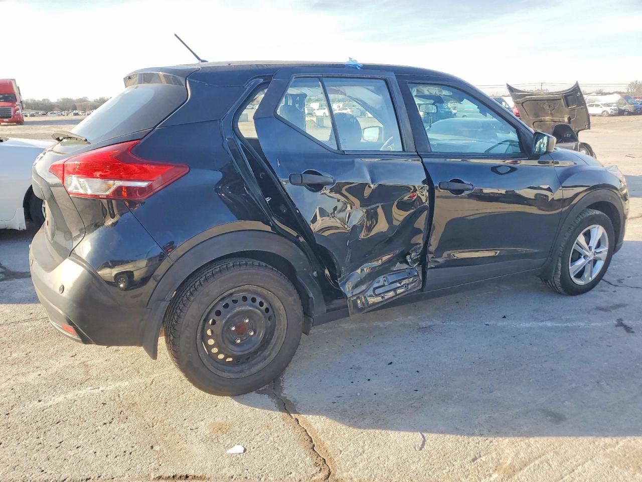 2020 NISSAN KICKS S photo 3