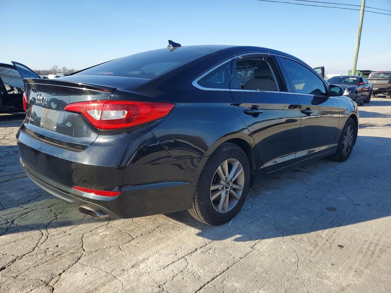 2017 HYUNDAI SONATA SE photo 3