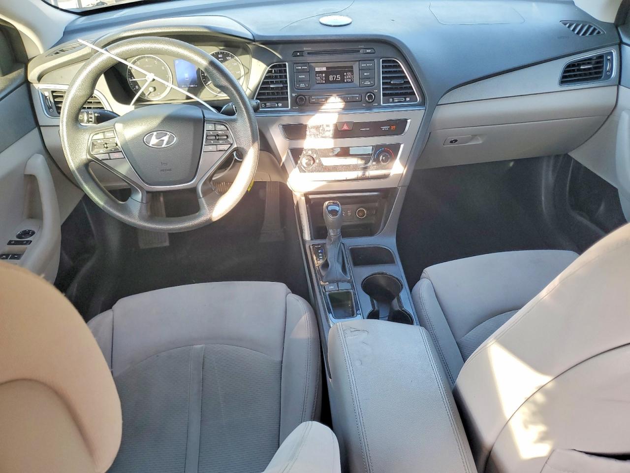 2017 HYUNDAI SONATA SE photo 8