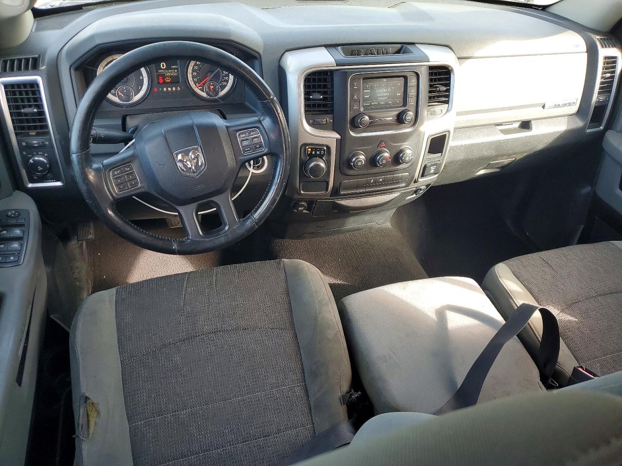 2016 RAM 1500 SLT photo 8