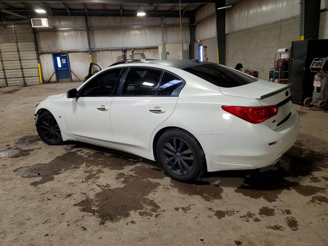 2015 INFINITI Q50 BASE photo 2