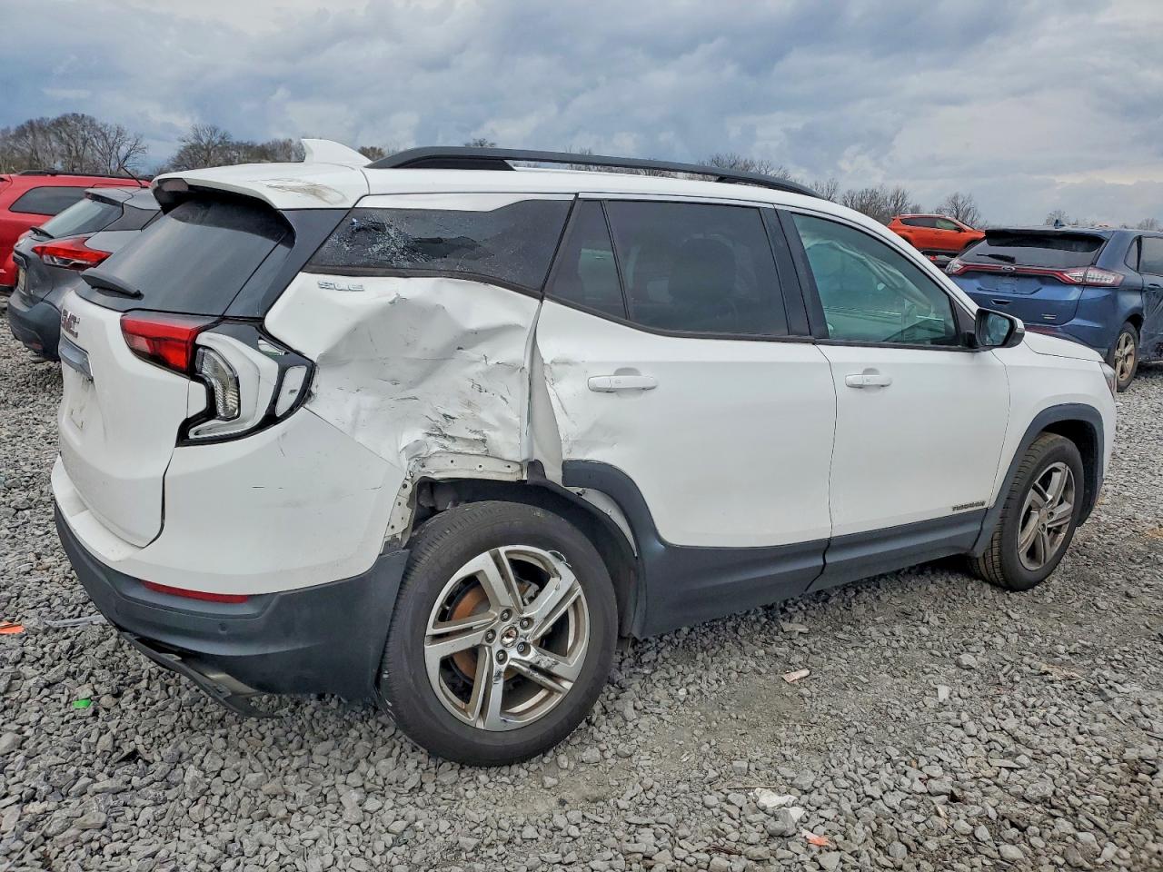 2018 GMC TERRAIN SLE photo 3