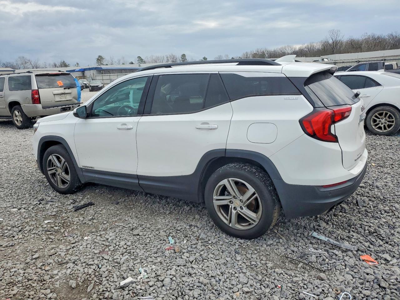 2018 GMC TERRAIN SLE photo 2
