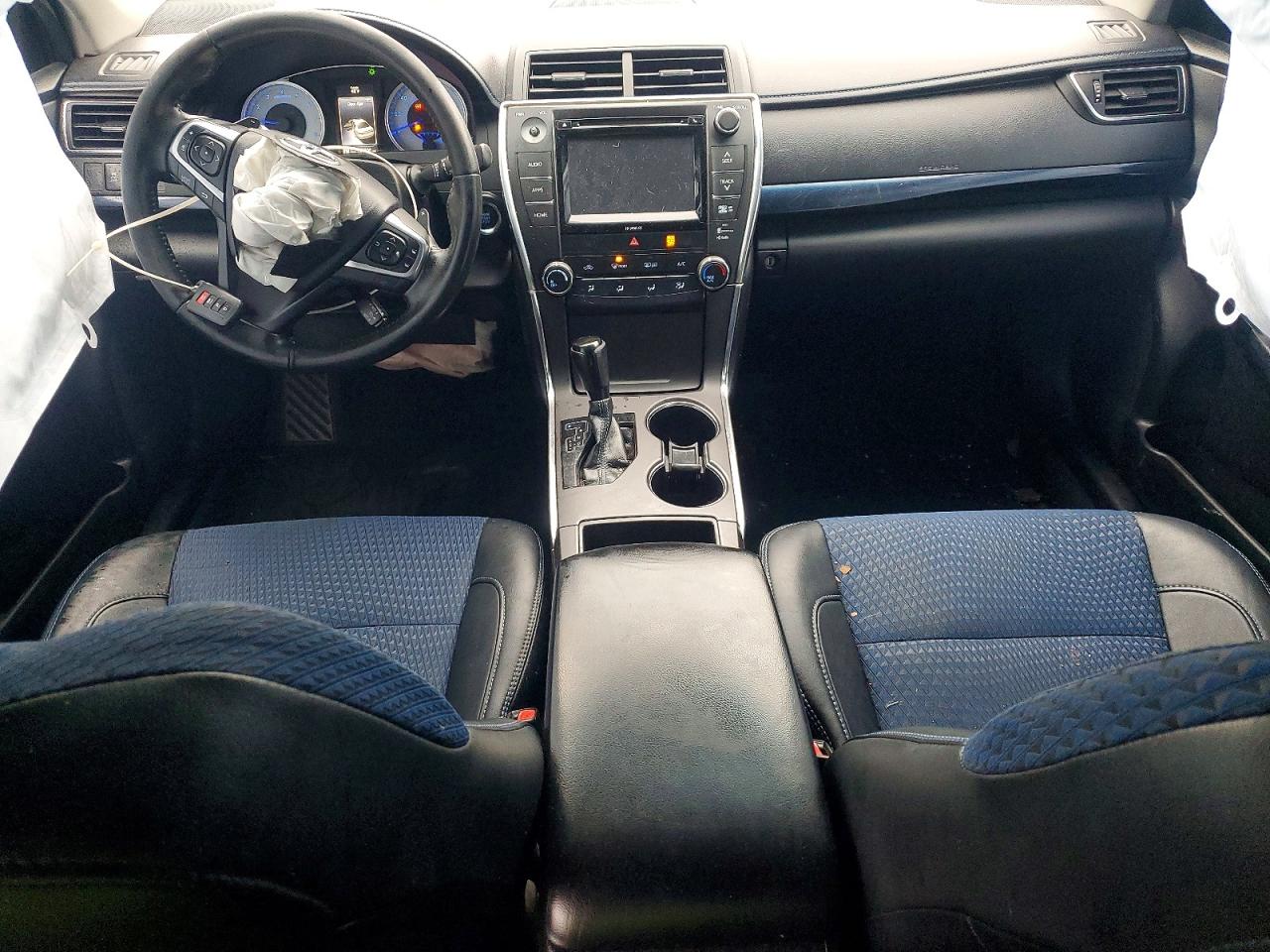 2016 TOYOTA CAMRY LE photo 8