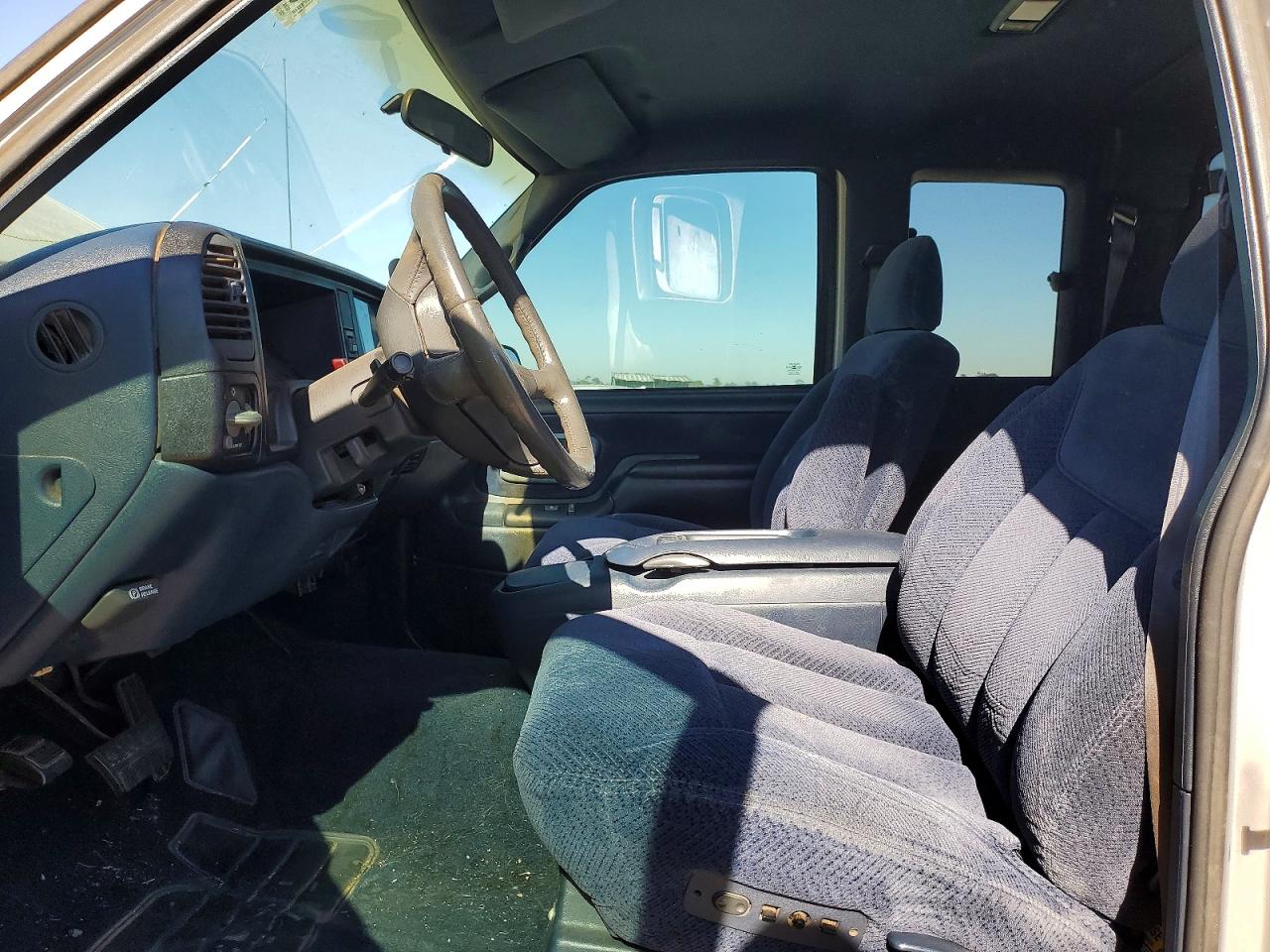 1995 GMC SIERRA C2500 photo 13