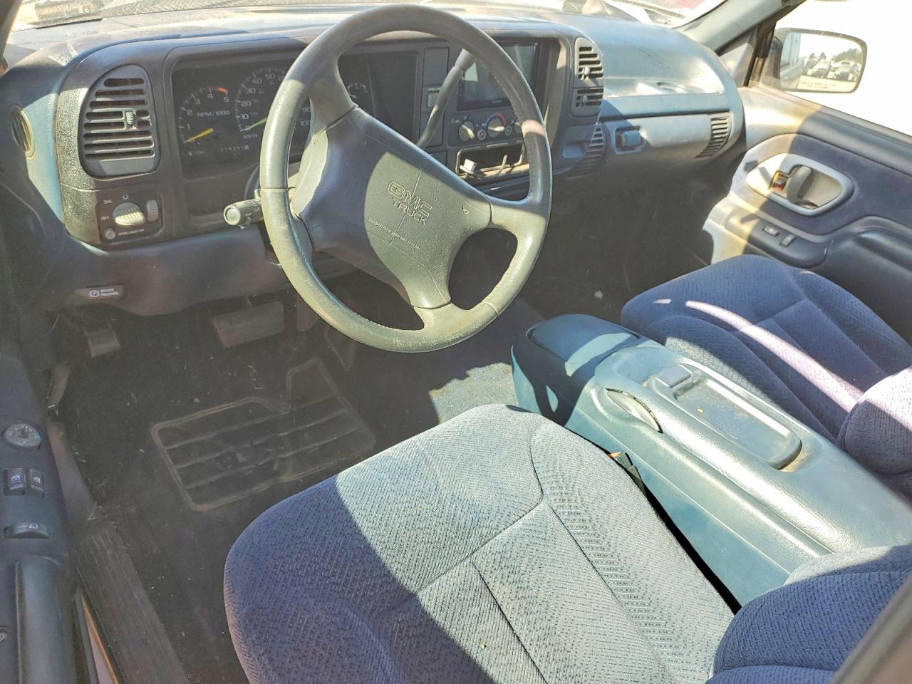 1995 GMC SIERRA C2500 photo 15