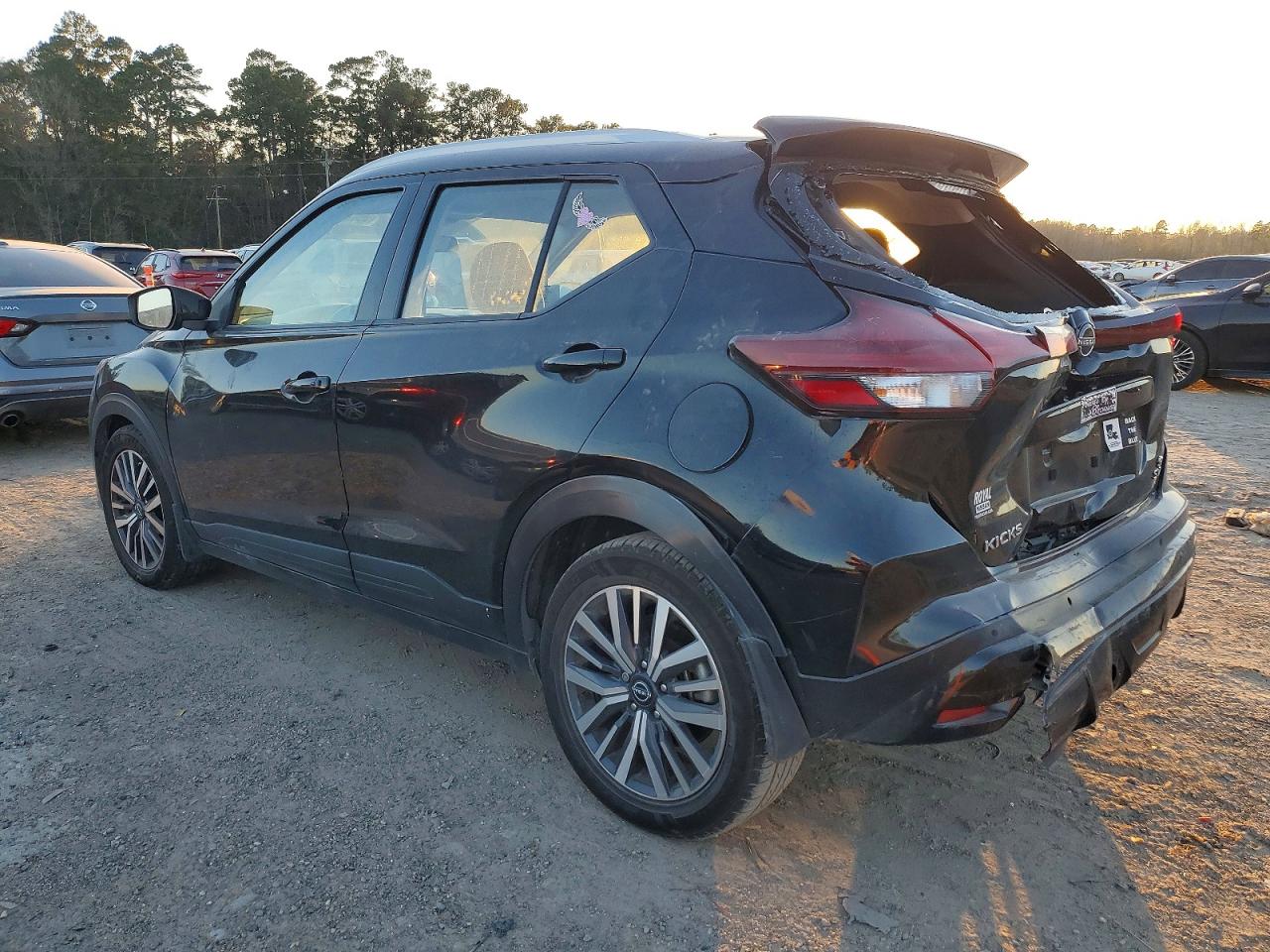 2022 NISSAN KICKS SV photo 2
