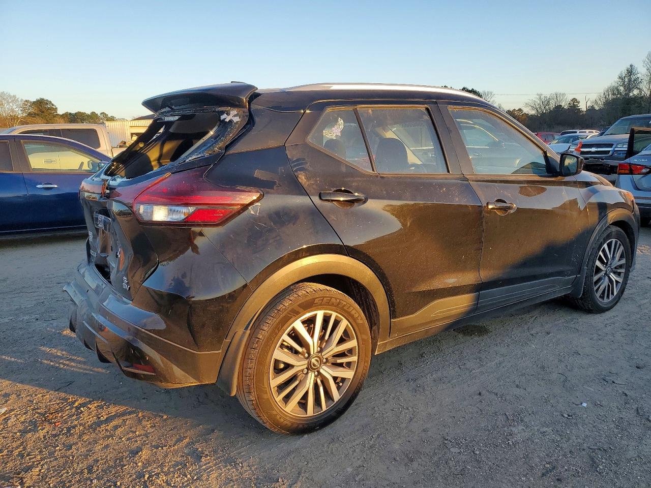 2022 NISSAN KICKS SV photo 3