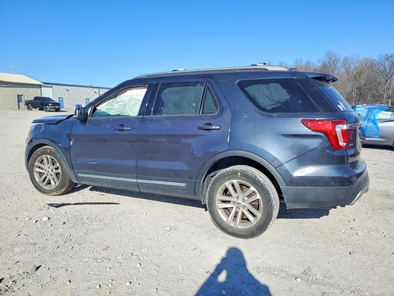 2017 FORD EXPLORER XLT photo 3