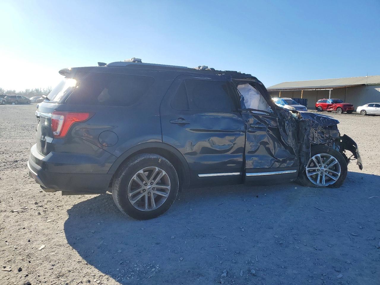 2017 FORD EXPLORER XLT photo 5