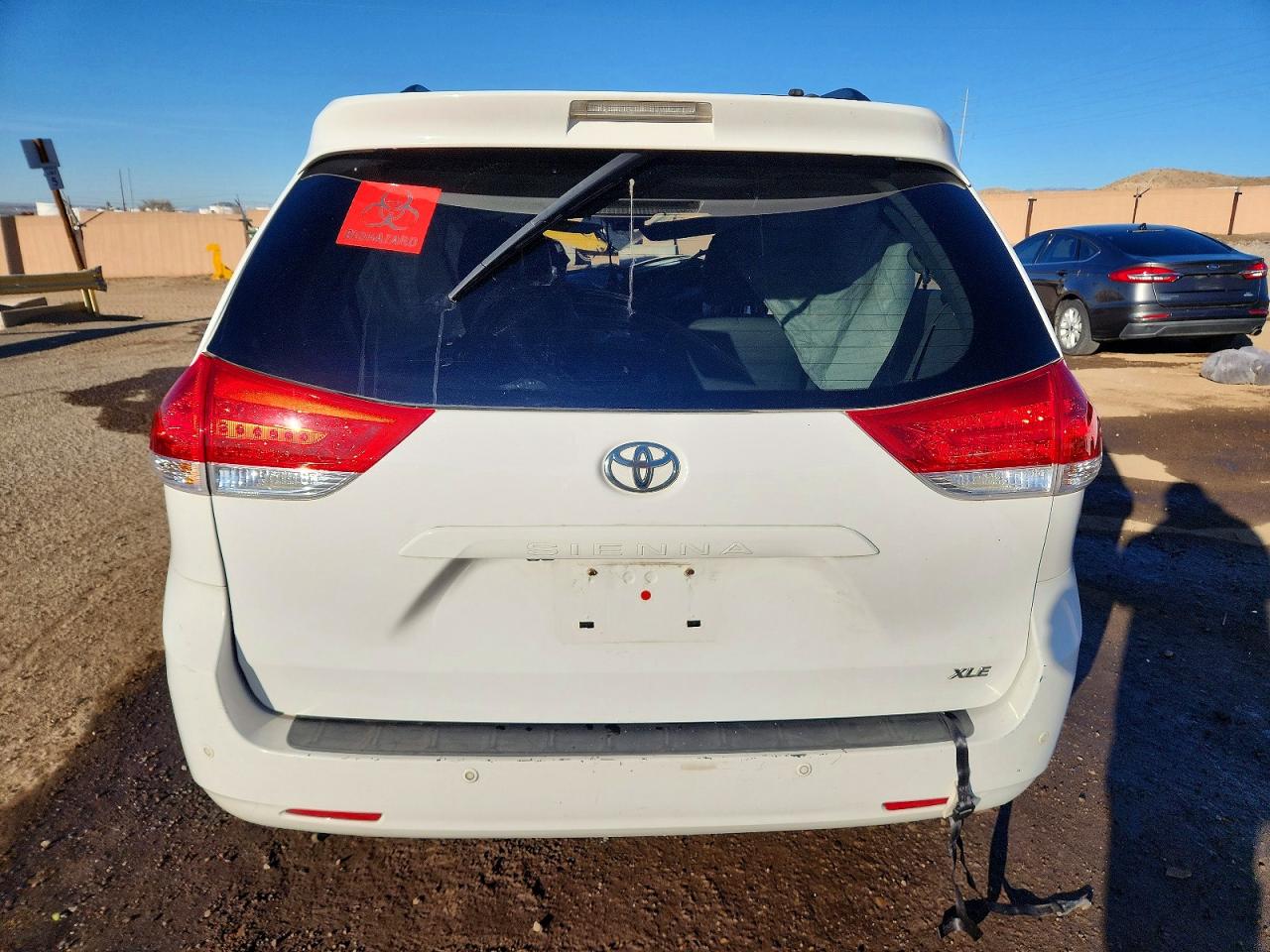 2014 TOYOTA SIENNA XLE photo 6