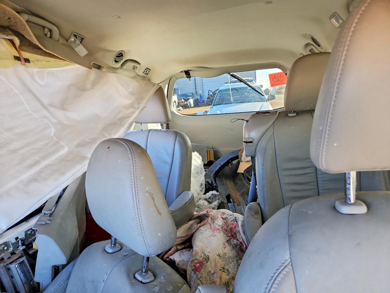 2014 TOYOTA SIENNA XLE photo 10