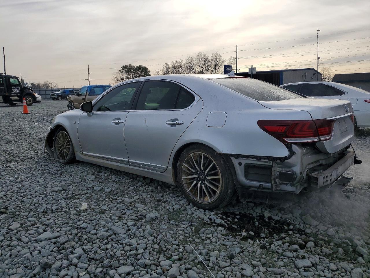 2013 LEXUS LS 460 photo 2