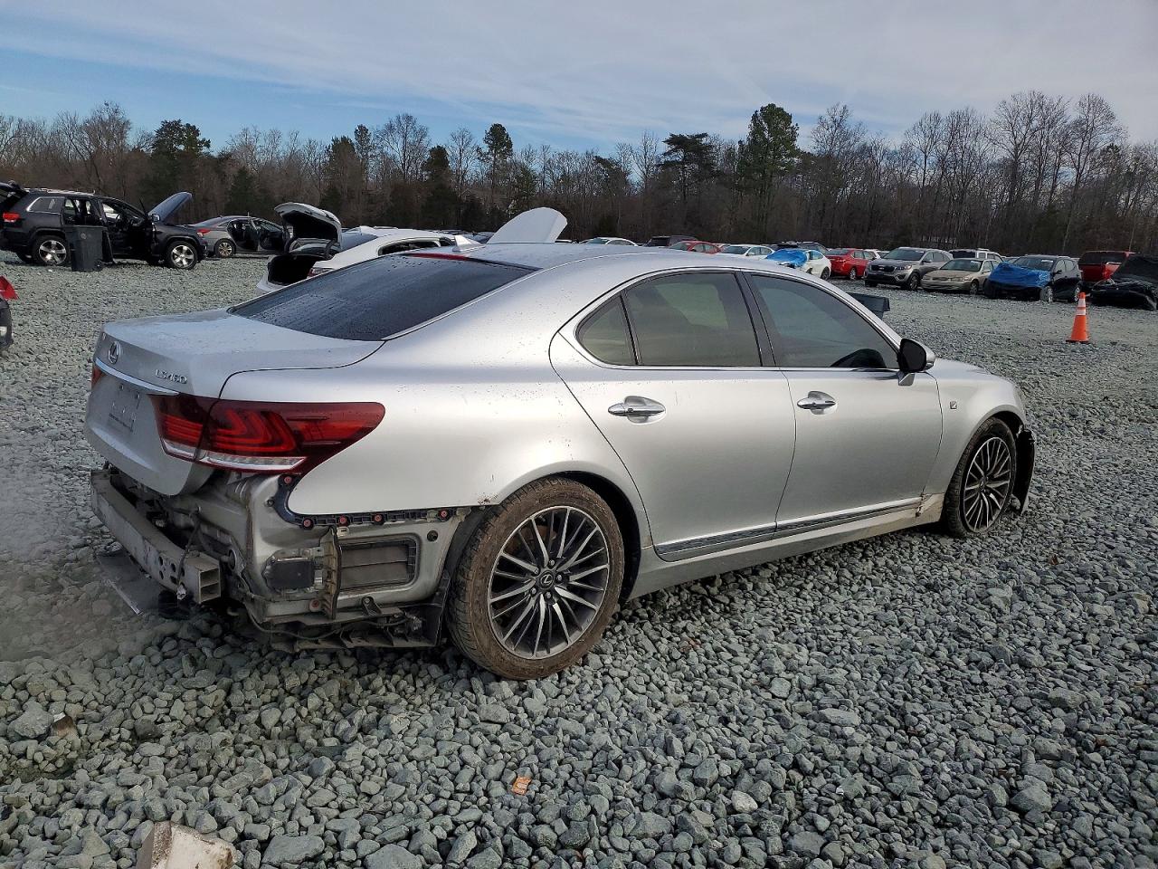 2013 LEXUS LS 460 photo 3