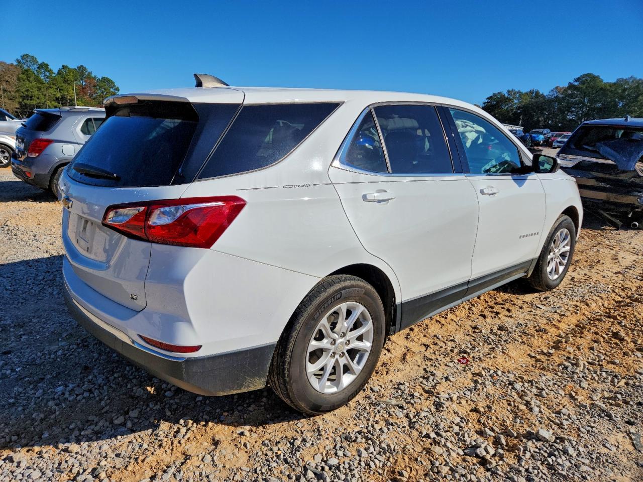 2020 CHEVROLET EQUINOX LT photo 3
