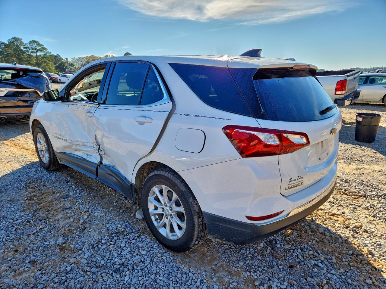 2020 CHEVROLET EQUINOX LT photo 2