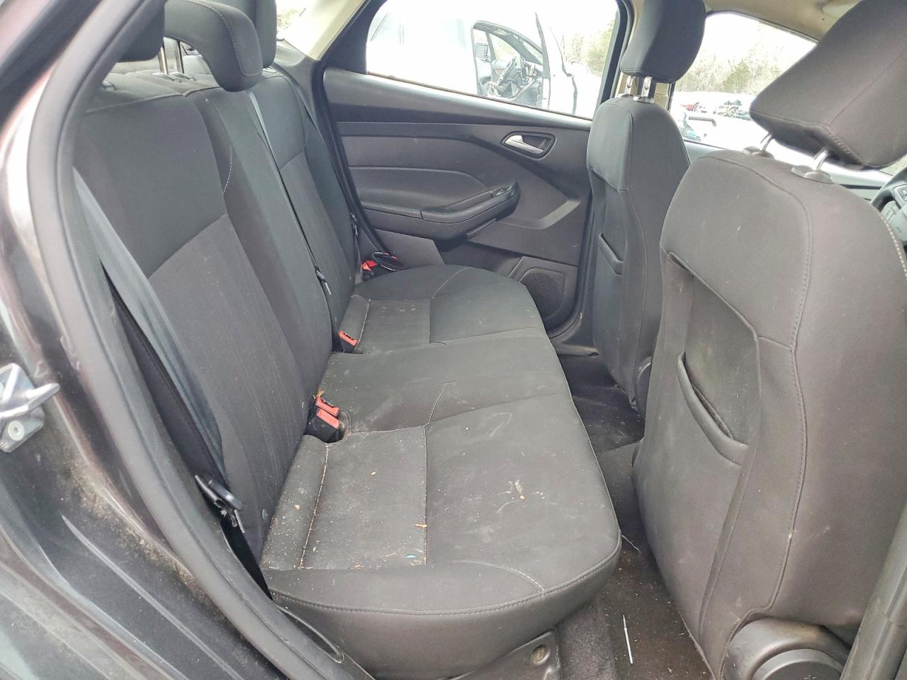 2017 FORD FOCUS SE photo 10