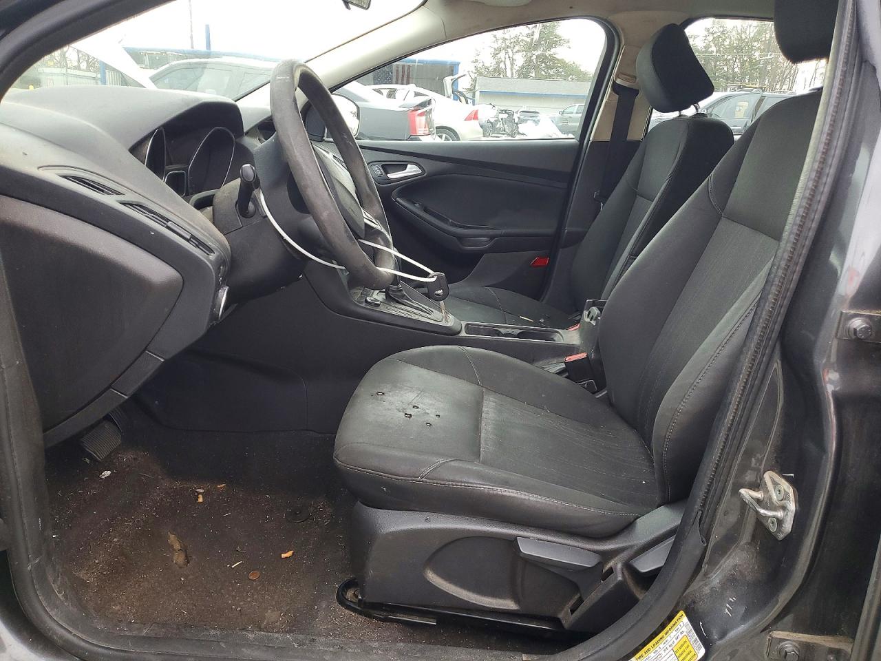2017 FORD FOCUS SE photo 7